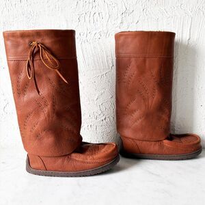 Manitobah Mukluk Gatherer Tall Boots Tobacco Brown Leather Women's 9